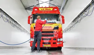 Vrachtwagen wasplaats materialen