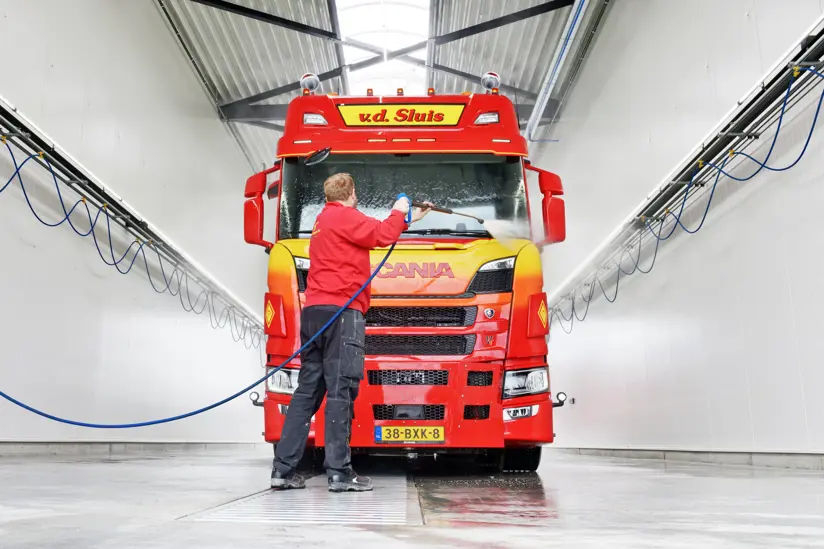 Vrachtwagen wasplaats materialen